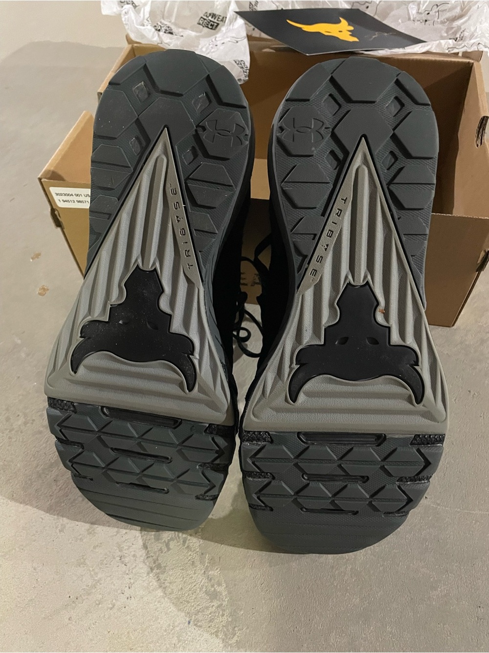 Under Armour Men's Black Athletic Running Shoes - Picture 3 of 5